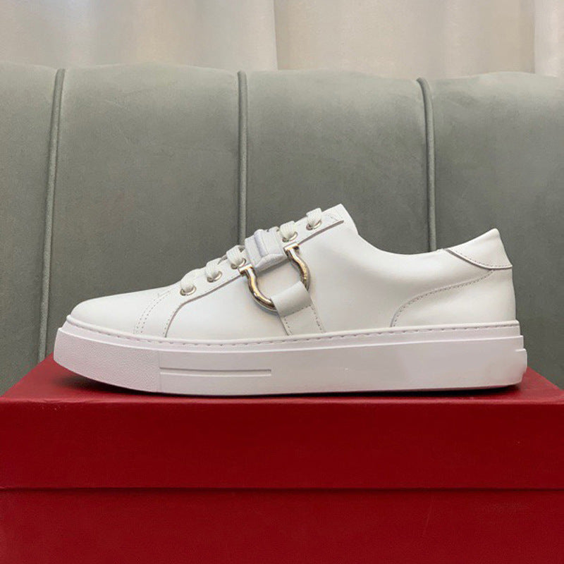 Damen Sneakers mit modischem Schnallen-Detail und rutschfester Sohle EB