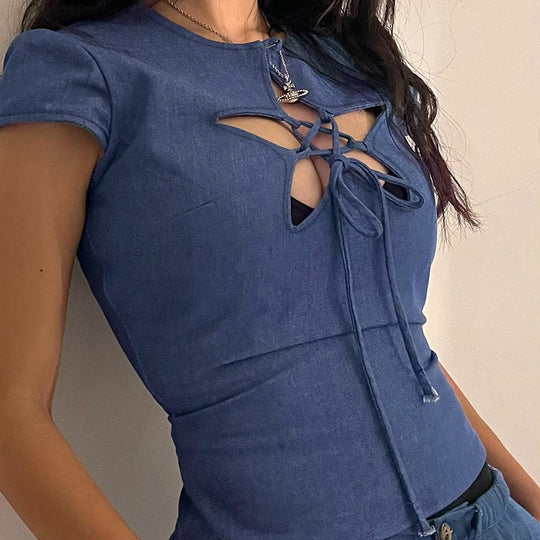 Damenoberteil mit einzigartigem Cut-Out-Design und eleganter Schnürung EB