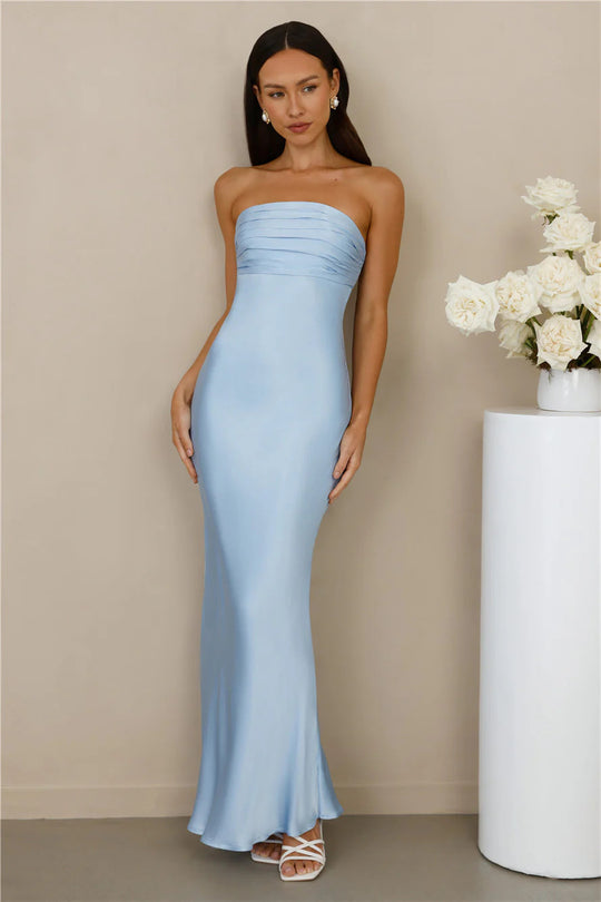 Damen Elegantes trägerloses Maxikleid mit schimmerndem Satin und figurbetontem Schnitt EB