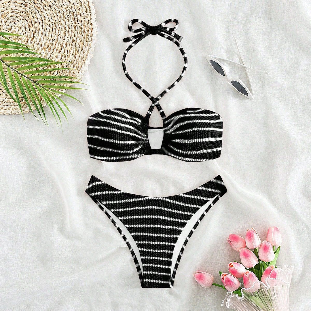 Damen Bandeau-Bikini mit verspieltem Schnitt und trendigen Bindebändern EB