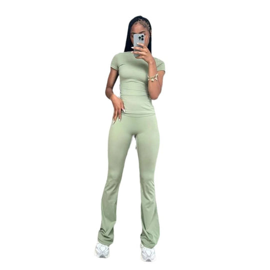Damen Sportliches Set aus atmungsaktivem Oberteil und weit geschnittenen Leggings EB