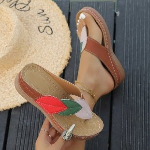 Damen modische Zehentrenner-Sandalen mit floralem Design und ergonomischem Fußbett EB