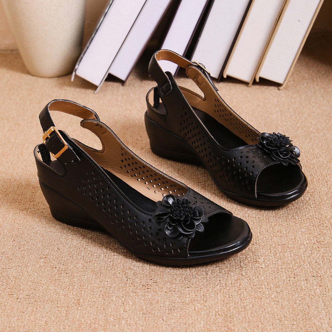 Damen Wedge-Sandaletten mit floralem Cut-Out-Design und komfortablem Fersenriemen EB