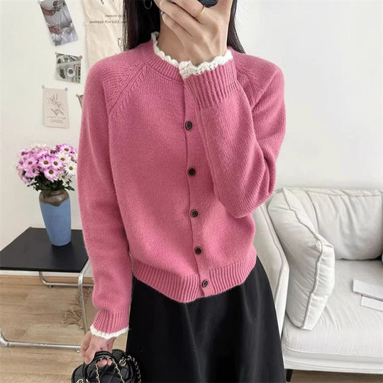 Damen Strickjacke mit Knopfdetails und dekorativem Kragen EB