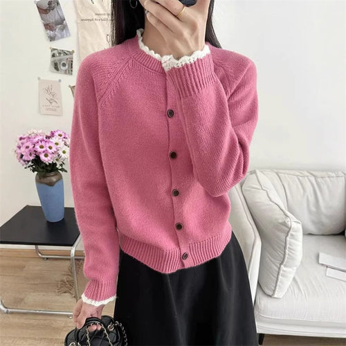 Damen Strickjacke mit Knopfdetails und dekorativem Kragen EB