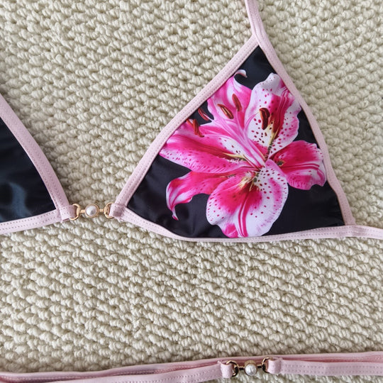 Damen Triangel-Bikini mit floralen Akzenten und verstellbaren Bändern EB
