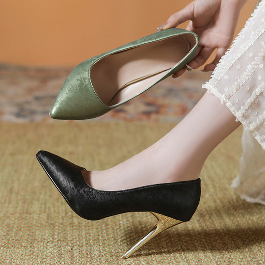 Damen elegante Pumps mit glänzendem Goldabsatz EB