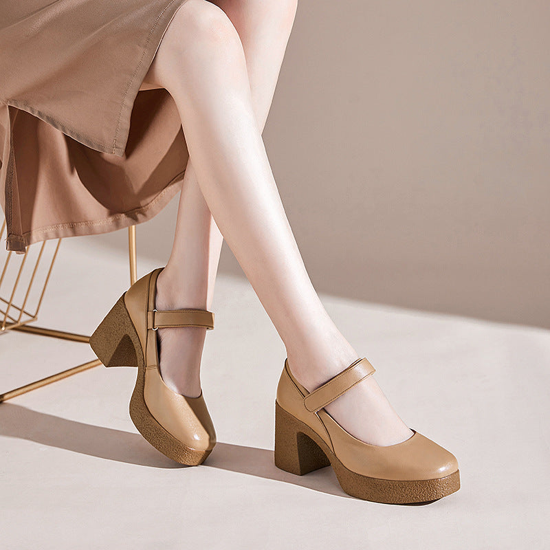 Damen Plateau Pumps mit verstellbarem Riemen und strukturiertem Blockabsatz EB