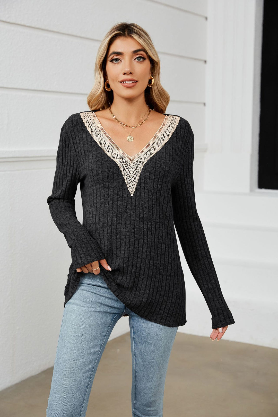 Damen Strickpullover mit V-Ausschnitt und romantischer Spitze EB