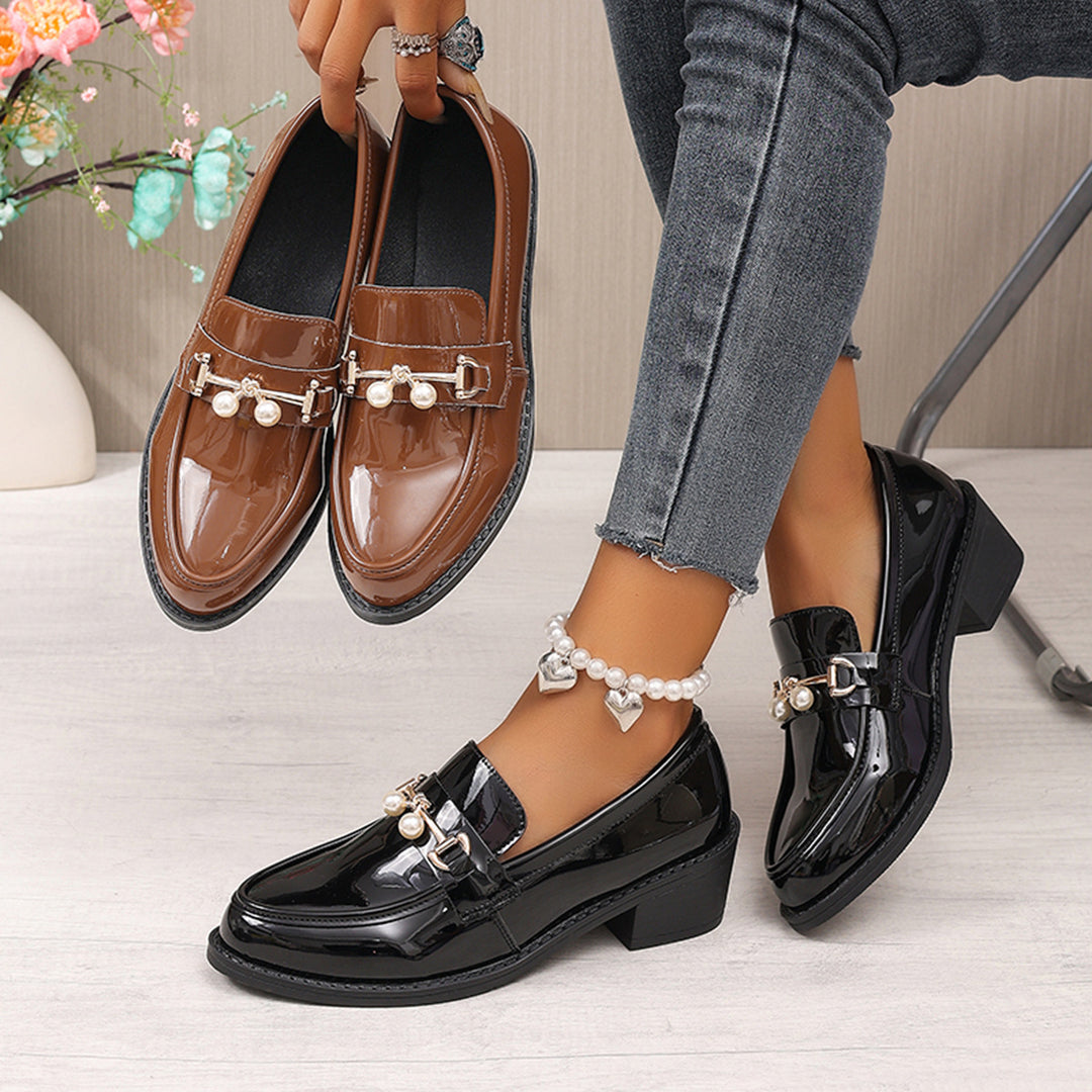 Damen Klassische Lackleder-Pumps mit Perlenschließe EB