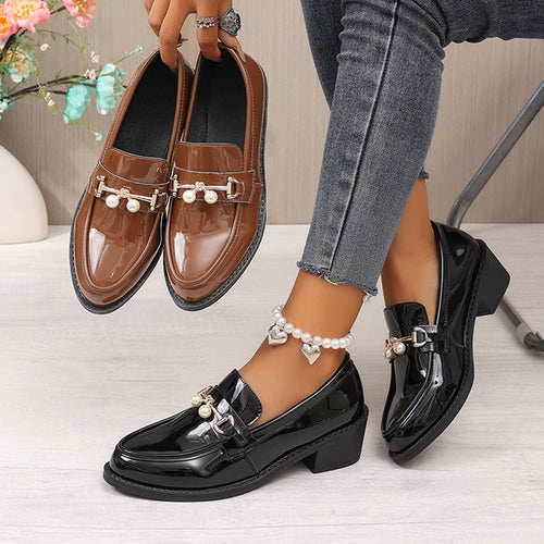 Damen Klassische Lackleder-Pumps mit Perlenschließe EB
