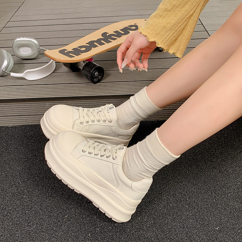 Damen modische Plateau Sneakers mit robustem Obermaterial und detaillierter Schnürung EB
