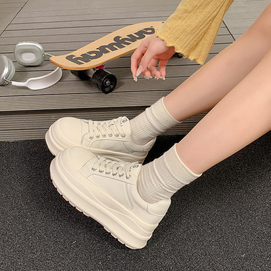 Damen modische Plateau Sneakers mit robustem Obermaterial und detaillierter Schnürung EB