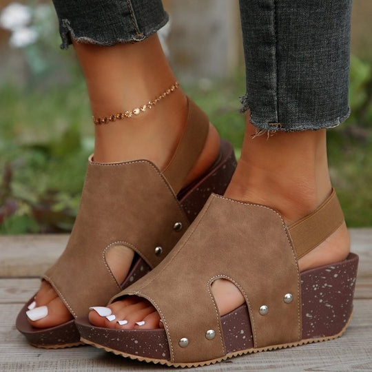 Damen bequeme Wedge-Sandalen mit modischem Cut-Out-Design und dekorativen Akzenten EB