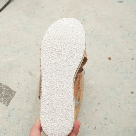 Damen nan Plateau-Sandalette aus geprägtem Kunstleder mit geflochtener Espadrille-Sohle und verstellbarem Fersenverschluss EB