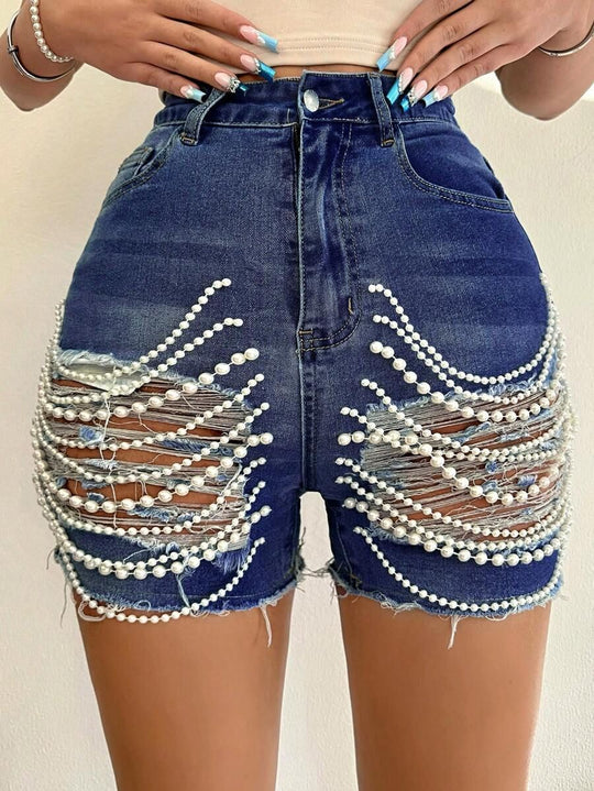 EB | Zerrissene Denim-Shorts mit hoher Taille und handgefertigter Perlenkette für Damen