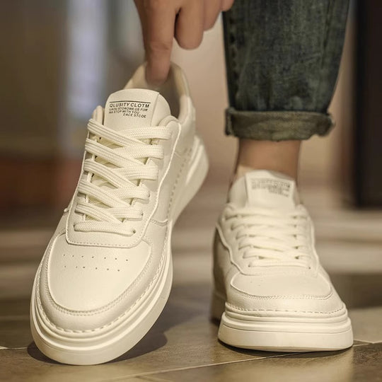 Unisex minimalistische Lederoptik Plateau-Sneaker mit gepolstertem Fersenkragen und stoßdämpfender Leichtsohle EB