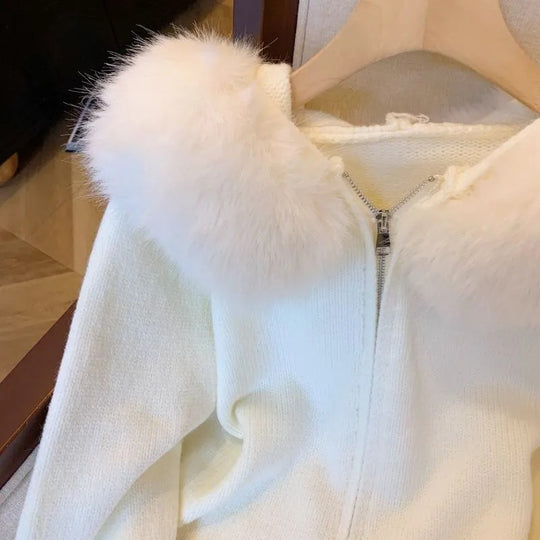 Damen Strickjacke mit abnehmbarer Kunstfellkapuze und enganliegendem Schnitt EB