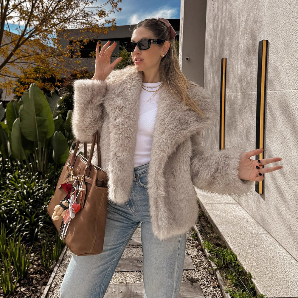Damen Eleganter Kunstpelzmantel mit weitem Kragen EB