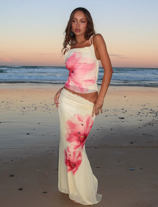 Damen Elegantes Blumenkleid mit fließendem Stoff und feinen Trägern EB