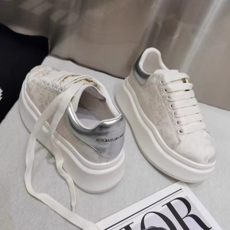 Damen Sneakers mit elegantem floralem Design und dicker Laufsohle EB