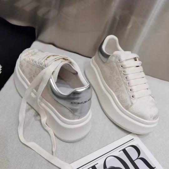 Damen Sneakers mit elegantem floralem Design und dicker Laufsohle EB