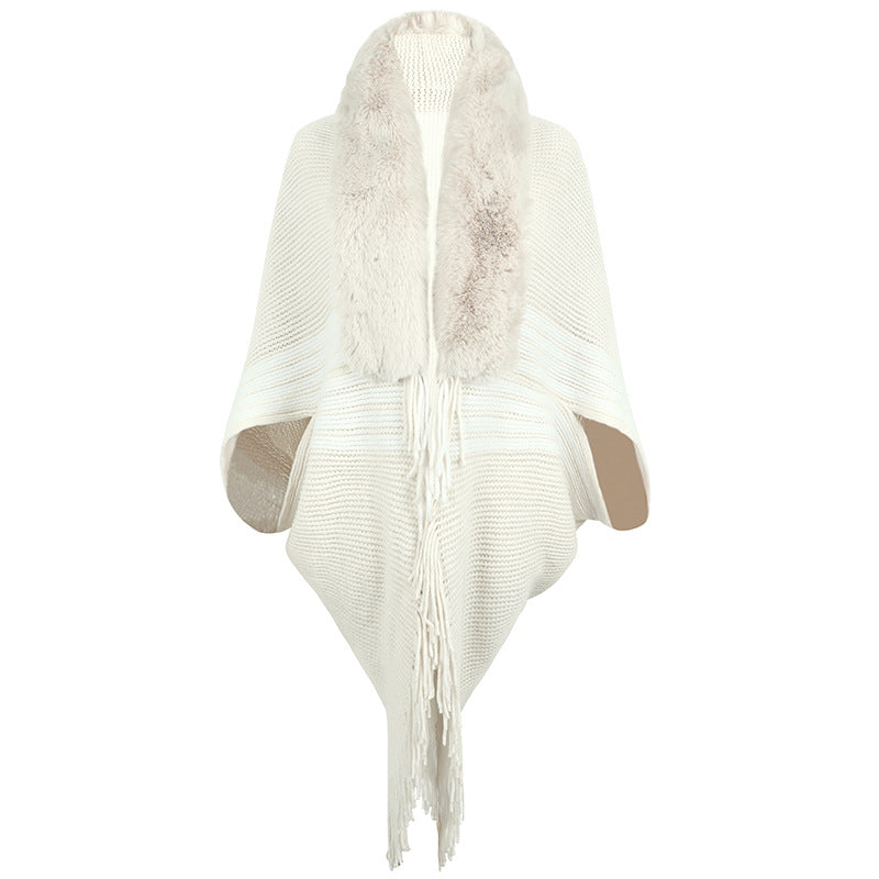 Damen eleganter Strickponcho mit kunstfellbesetztem Kragen und Fransen EB