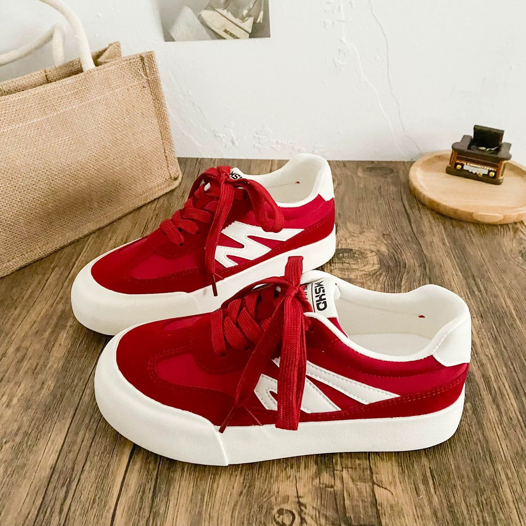 Damen Sneaker im sportlichen Retro-Look mit modischen Akzenten EB