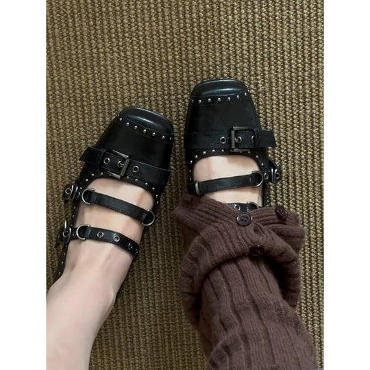 Damen Modische Ballerinas mit verstellbarem Riemchen und eleganten Nieten EB