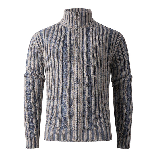Herren Strickjacke mit Hochkragen und anspruchsvollem Zopfmuster EB