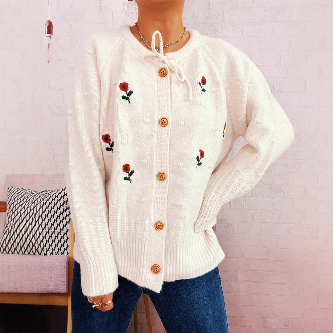 Damen Strickjacke mit floralem Stickdesign und Knopfverschluss EB