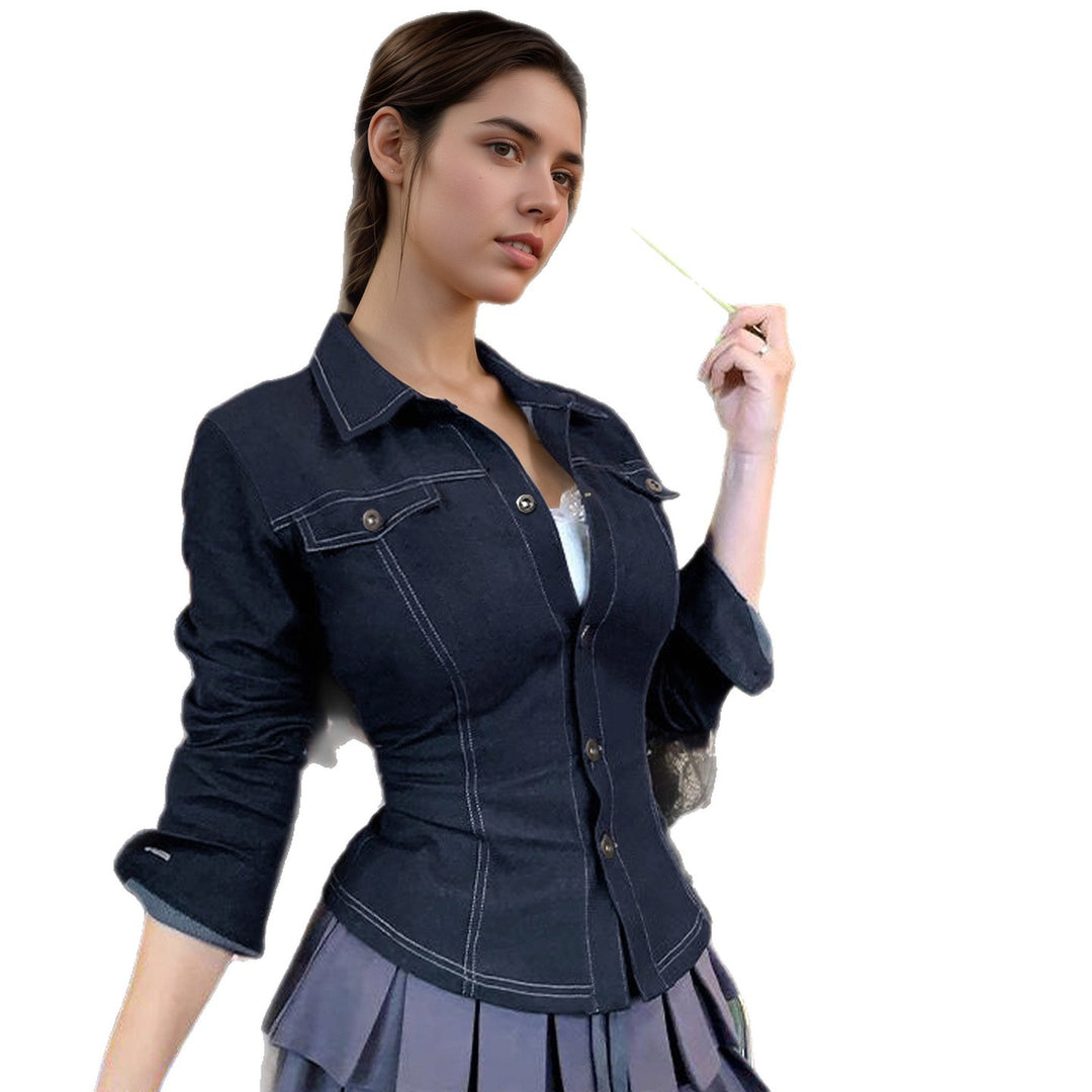 Damen nan taillierte Jeansjacke mit markanten Kontrastnähten, Brusttaschen und figurformender Schnittführung EB