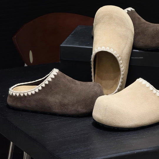 Damen Elegante Clogs aus weichem Wildleder mit handgefertigten Details EB