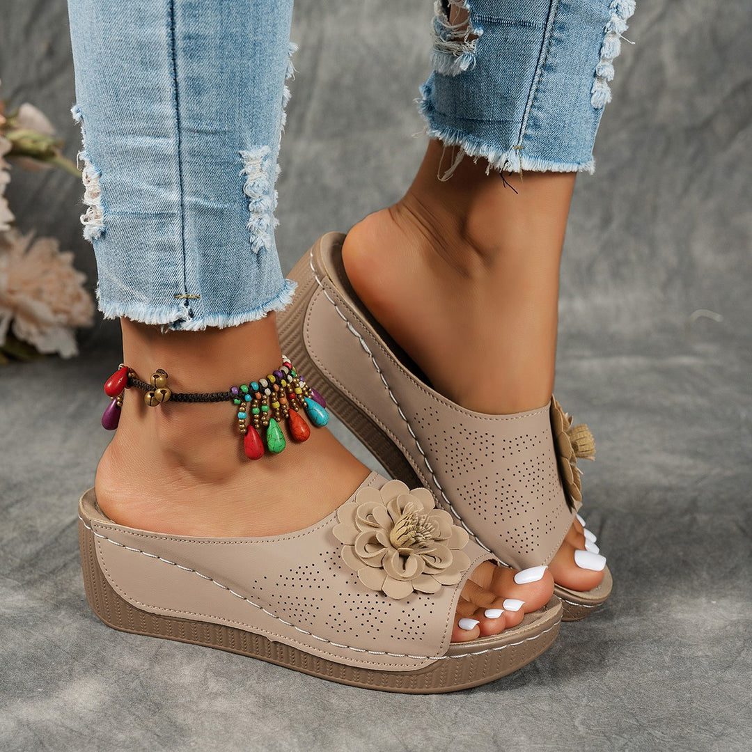 Damen Wedge-Sandaletten mit floralen Akzenten und komfortablem Fußbett EB