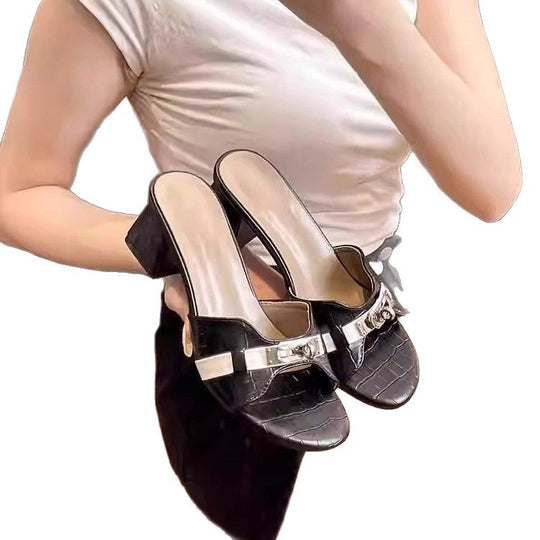 Damen elegante Mules mit schimmerndem Metallakzent EB