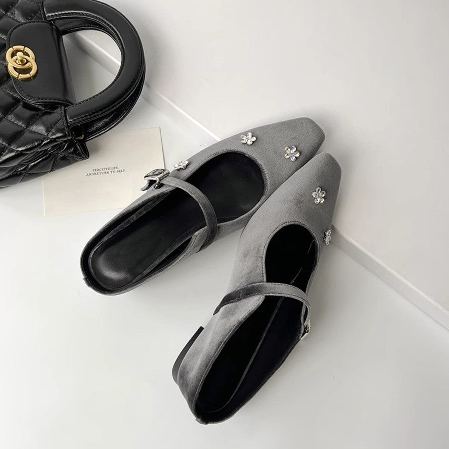 Damen Slingback-Pumps mit glänzendem Obermaterial und floralen Strassakzenten EB