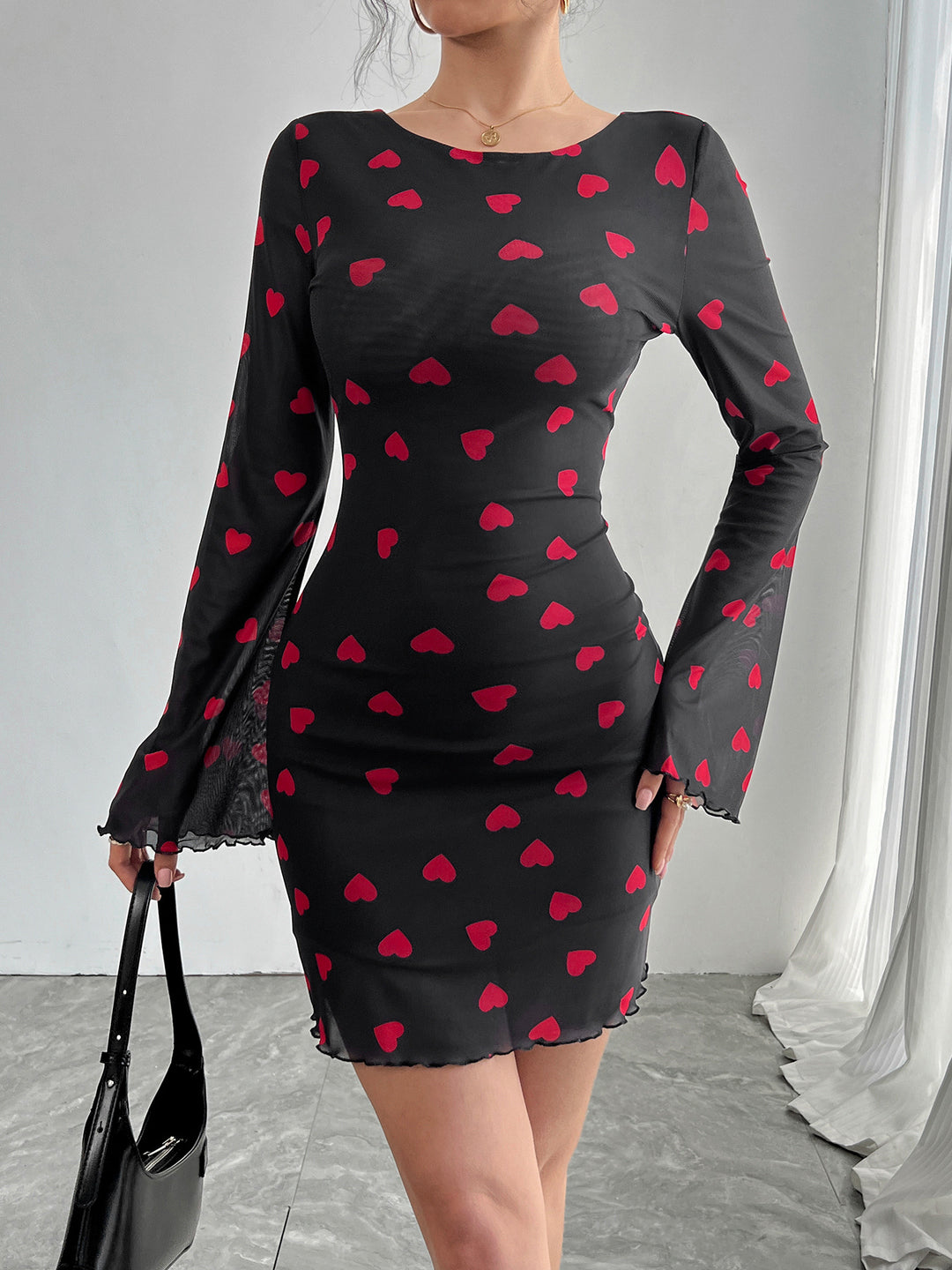 Damen Minikleid mit romantischem Herzmuster und langen Ärmeln EB