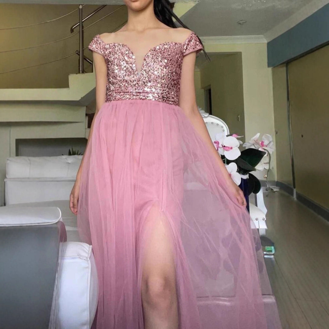 Damen Elegantes Abendkleid mit schulterfreier Optik und funkelnden Verzierungen EB