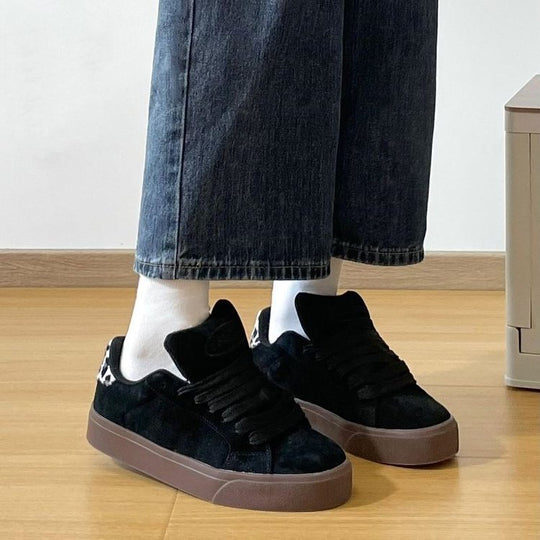 Damen Sneakers im sportiven Design mit weichem Veloursleder und modischen Akzenten EB