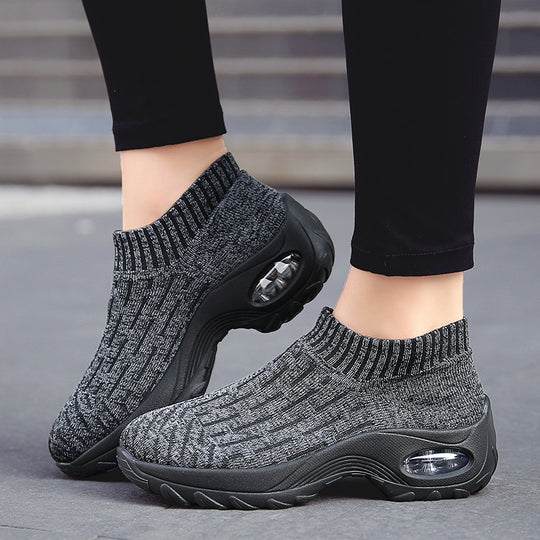 Damen Slip-On Sneakers mit atmungsaktiver Strick-Oberfläche und stoßdämpfendem Fußbett EB