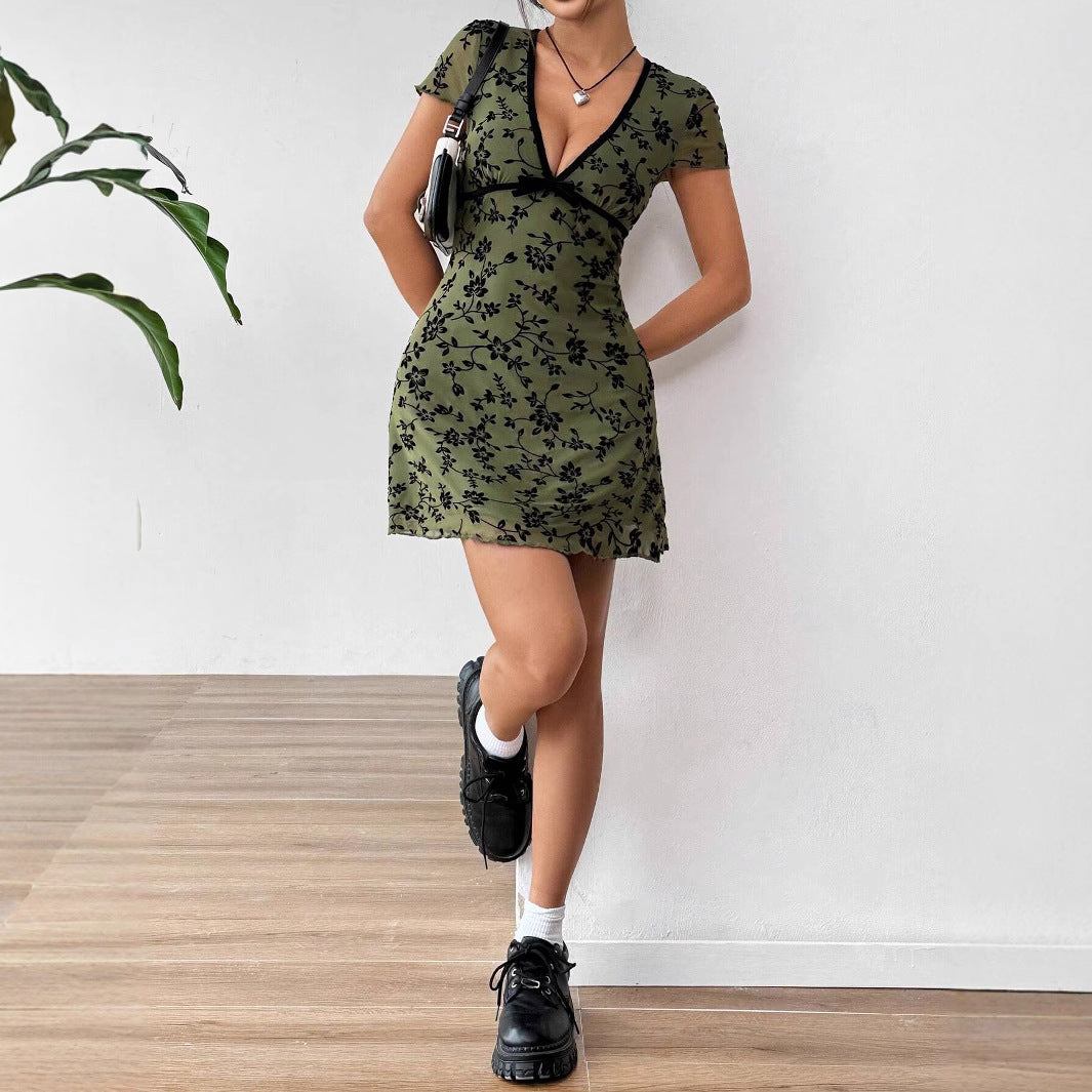 Damen nan figurbetontes Minikleid mit tiefem V‑Ausschnitt, Chiffon‑Überzug und floraler Samtoptik EB