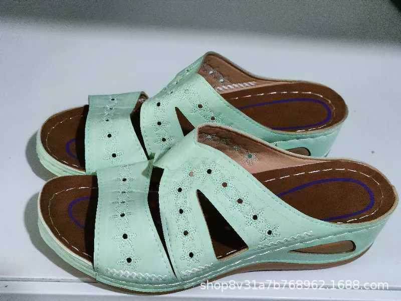 Damen Komfortable Wedge-Pantoletten mit floralem Design EB