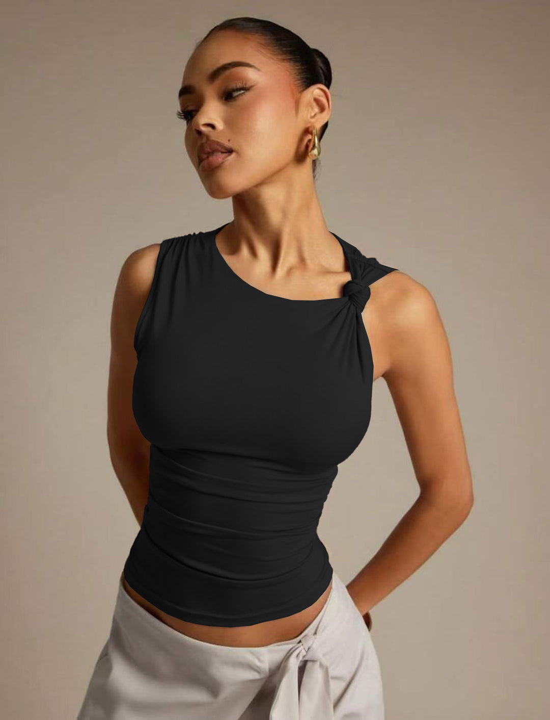 Damen Elegantes Tanktop mit asymmetrischem Design und raffinierten Knotelementen EB