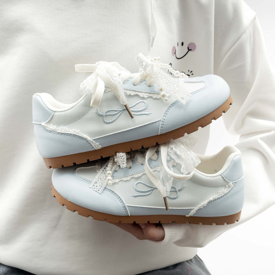 Damen Sneakers mit verspielter Spitze und innovativem Schnürsystem EB