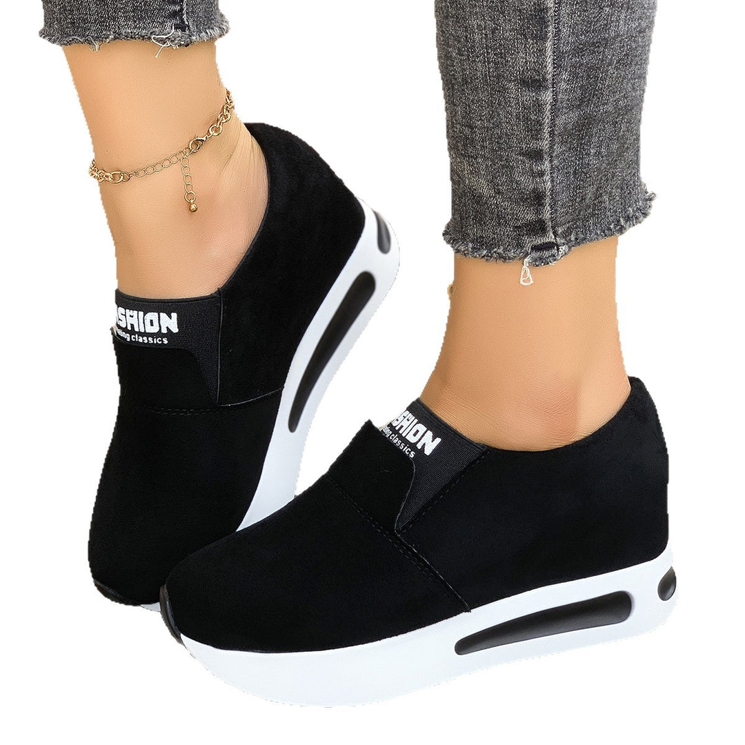 Damen Slip-On Wedge-Sneaker mit verstecktem Keil, Microvelours-Obermaterial und seitlicher Luftkammer EB