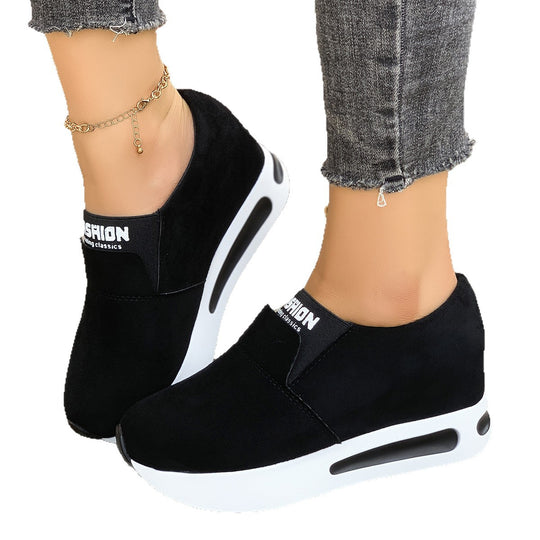 Damen Slip-On Wedge-Sneaker mit verstecktem Keil, Microvelours-Obermaterial und seitlicher Luftkammer EB