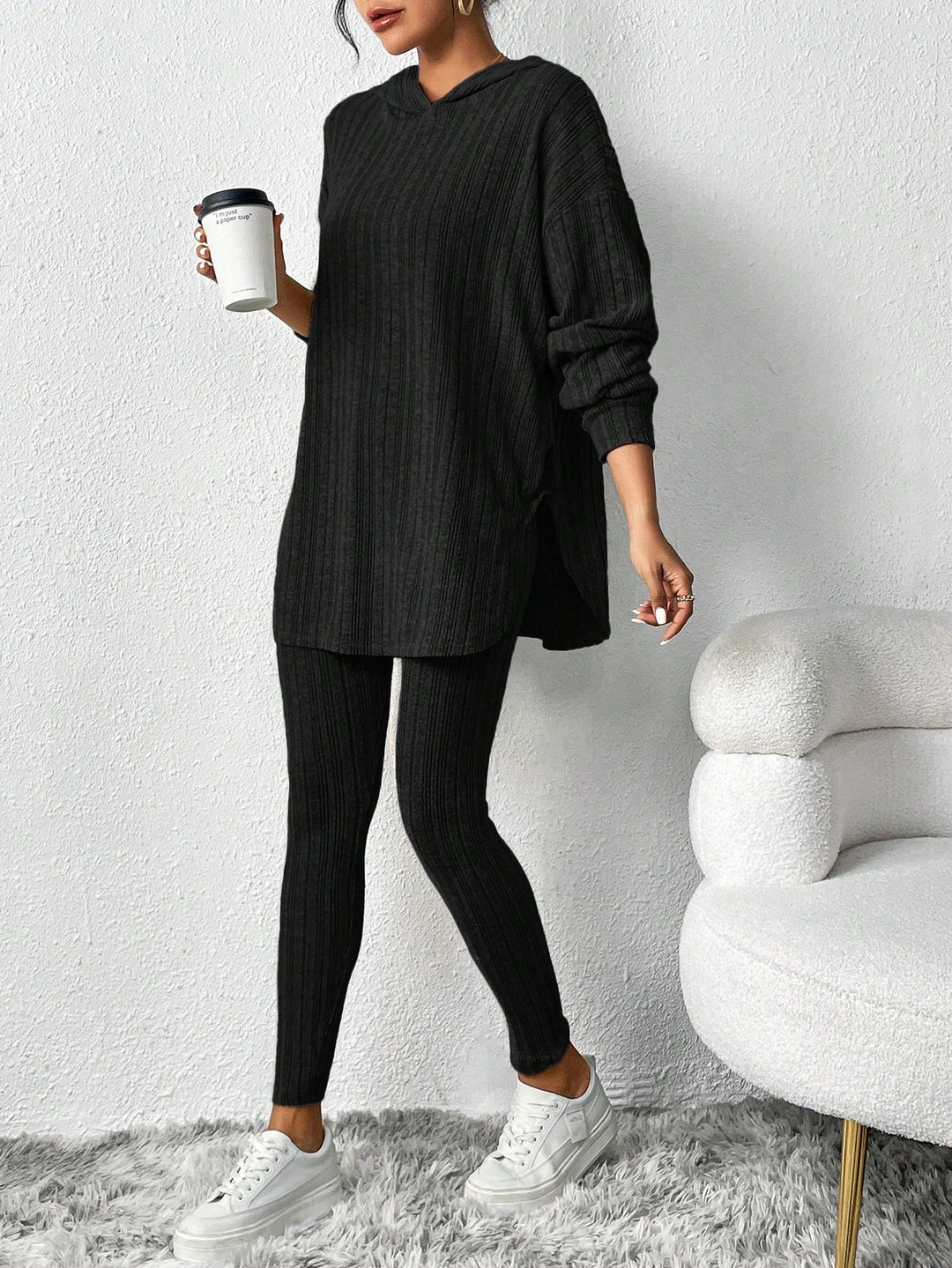 Damen lässiges Lounge-Outfit mit oversized Pullover und Leggings EB