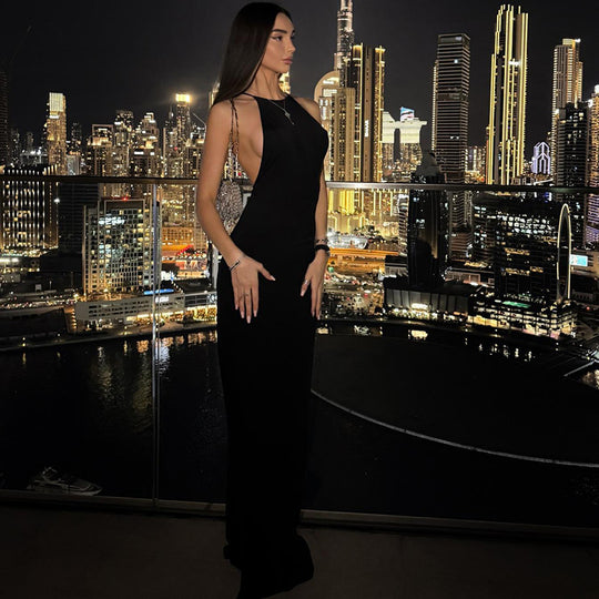 Damen Skulpturaler Maxikleid im minimalistischen Design mit seitlichen Cut-Outs EB