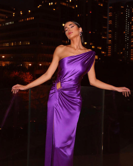 Damen glamouröses Abendkleid mit asymmetrischem Schnitt und schimmerndem Effekt EB