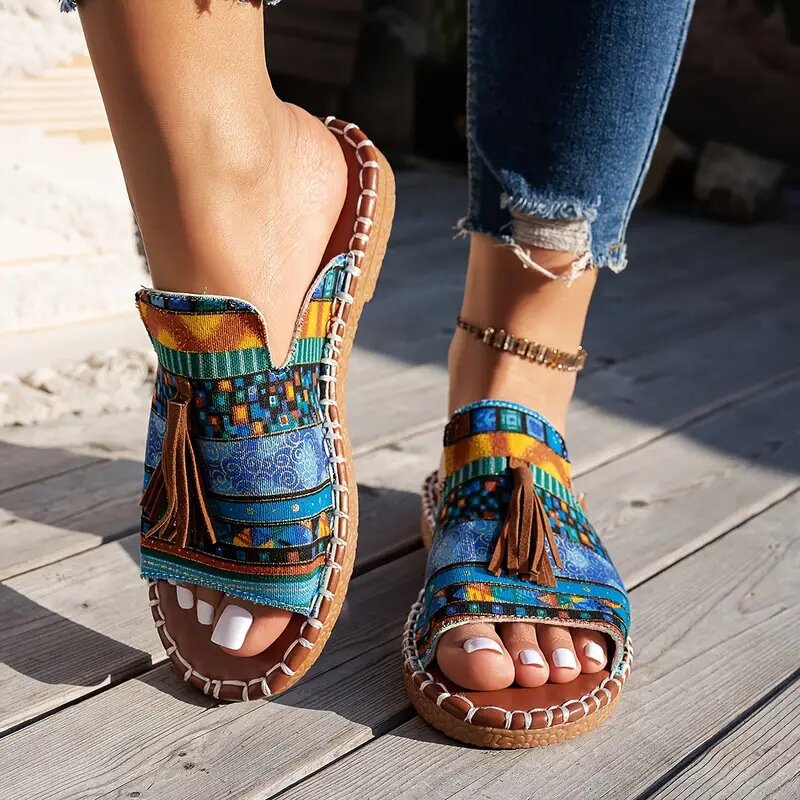 Damen Clogs mit buntem, geflochtenem Design und modischen Quasten EB